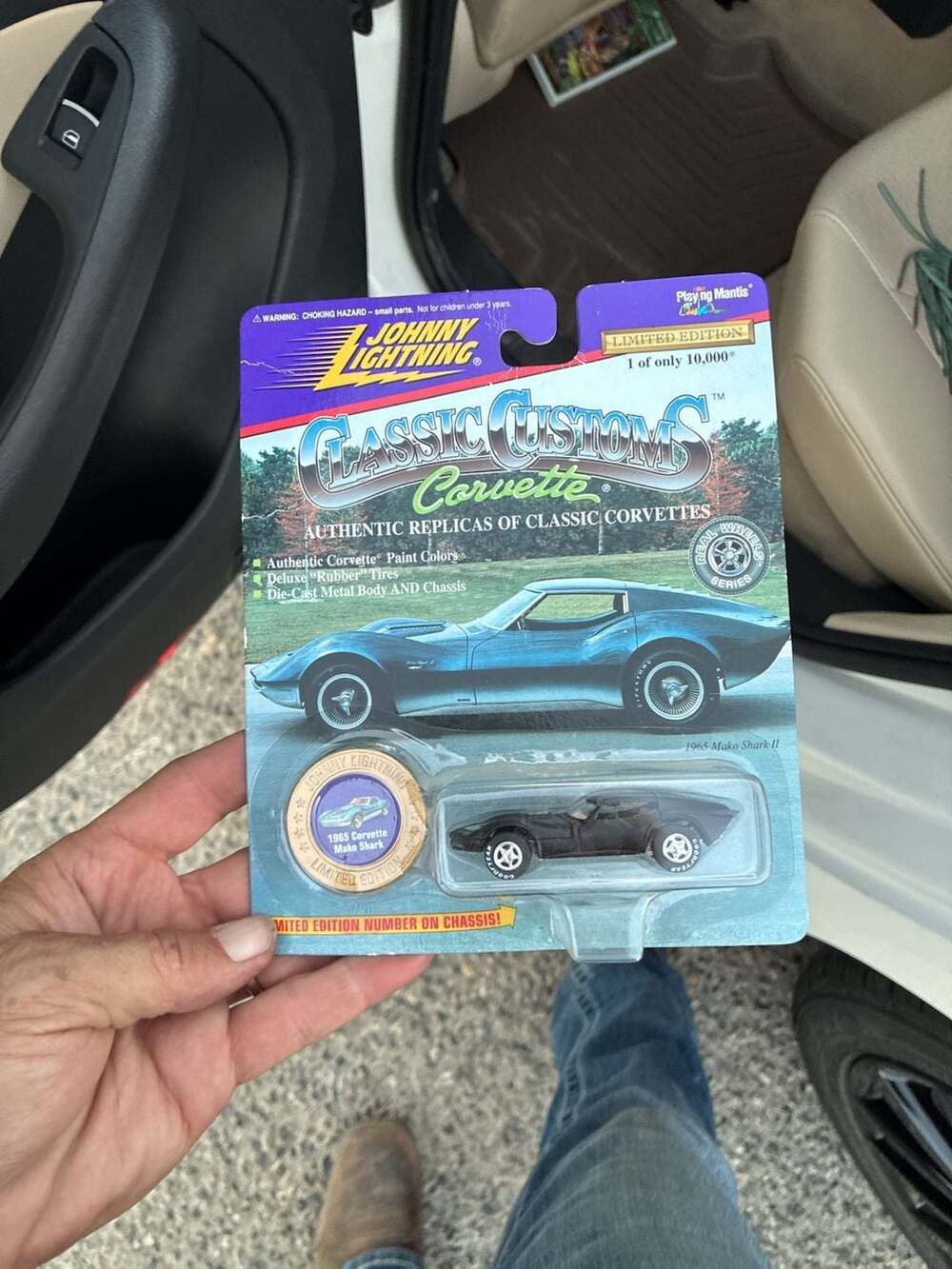 Johnny Lightning Classic Customs 1965 Corvette Mako Shark II Die-Cast Limited Ed